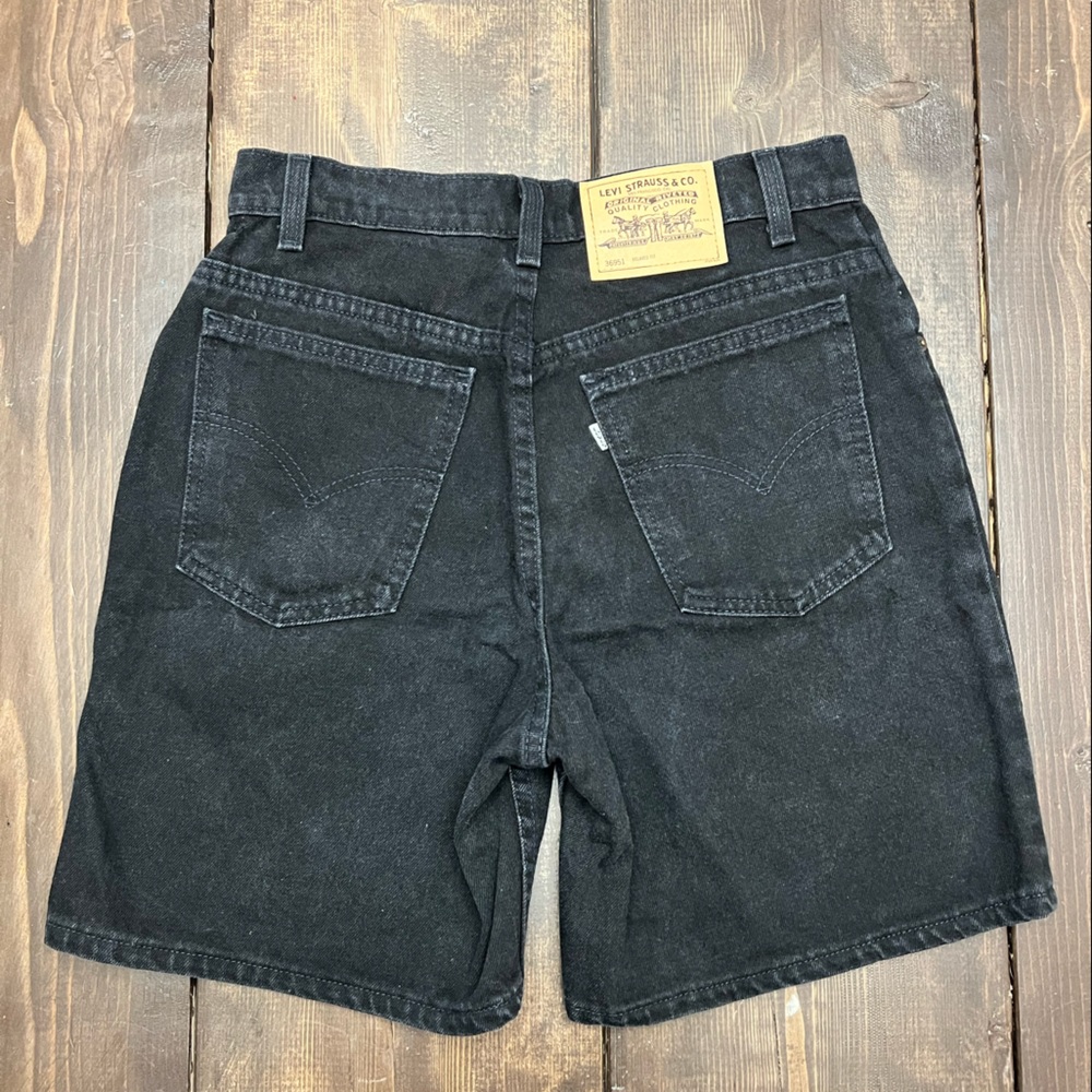 Vintage Levi’s Black Jean Shorts 10